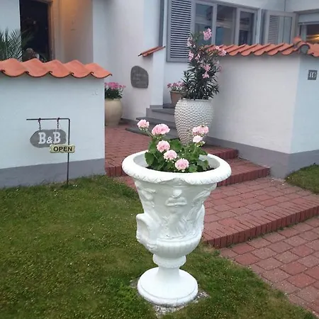 Alojamento de Acomodação e Pequeno-almoço Nykobing Falster B&B *