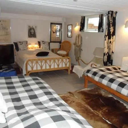 Nykobing Falster B&B Alojamento de Acomodação e Pequeno-almoço *